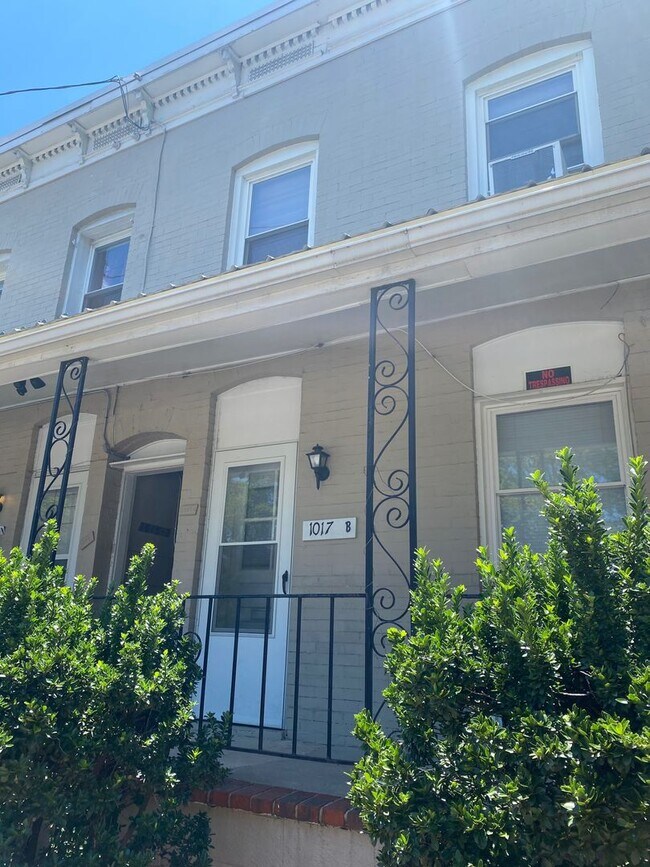 Building Photo - 1017 W Leigh St Unit Apt #1st Fl