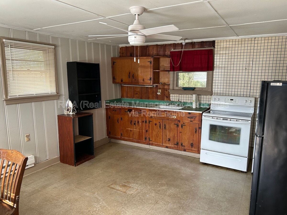 Photo - 125 E Chappell St