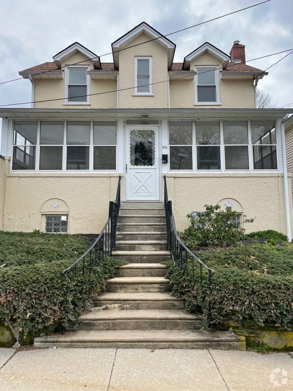 Building Photo - 201 Simpson Rd Rental