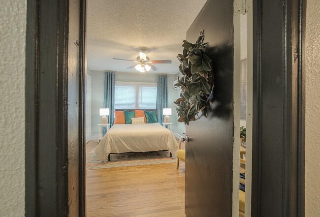 Photo - Seville Plaza