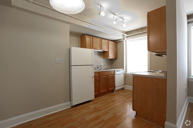 1BR, 1BA - 665 SF