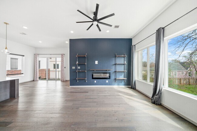 Photo - 1918 Goliad St Unit B