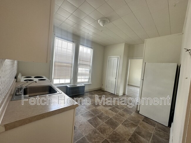 Photo - 825 Church St