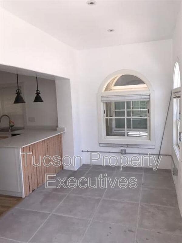 Photo - 73 W Simpson St