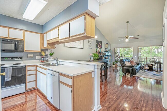 4930 Windsor Green Way
