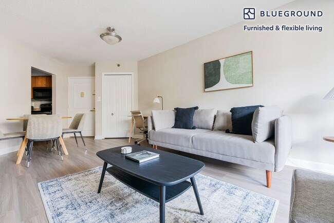 Photo - 2140 L St NW Unidad FL7-ID1123