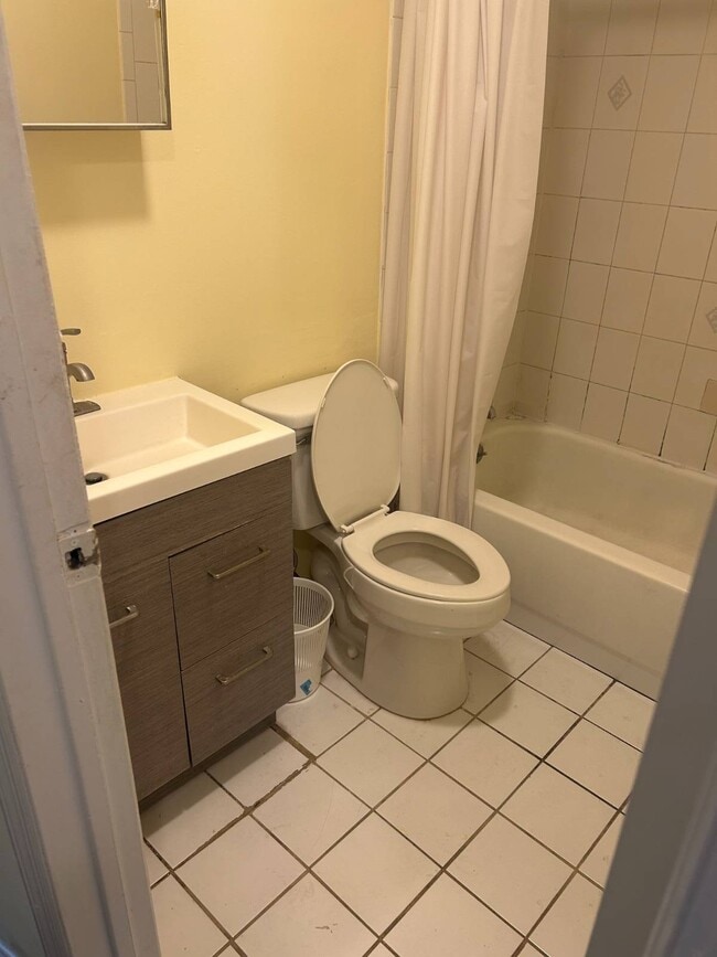 Building Photo - 72-34 Almeda Ave Rental