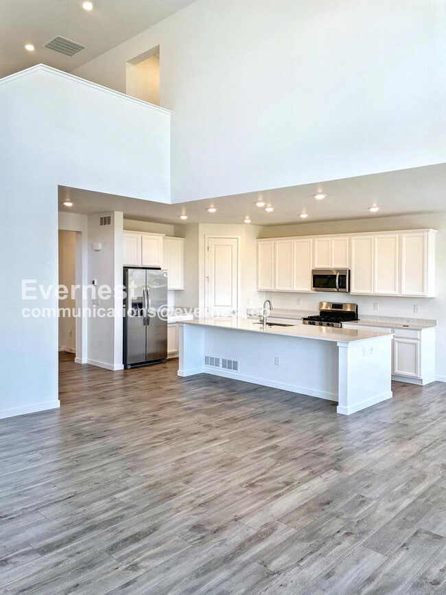 Photo - 740 Columbia St