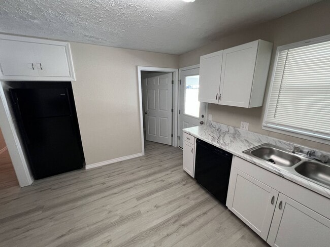 Photo - 435-437 N George Ave. Unit 437