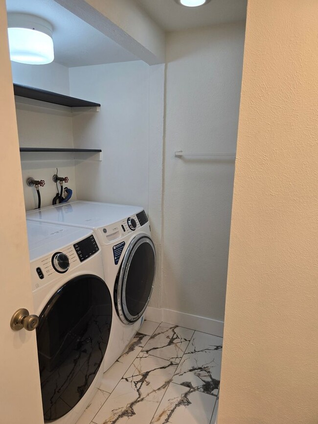 Photo - 443 Lincoln Cir