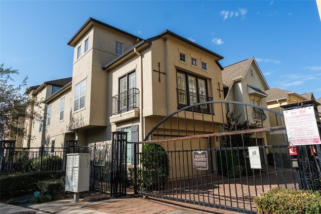 Photo - 2733 Sherwin St