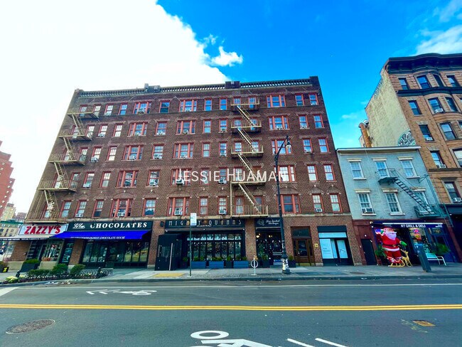 Building Photo - 201-205-205 W 11th St Unit 3G