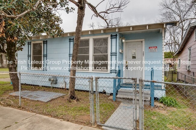 Photo - Near Downdown Pineville large 2/1 freshly painted.