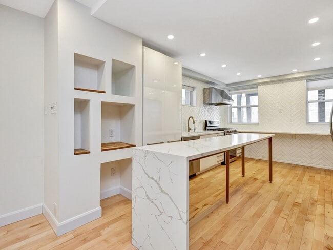 Building Photo - 135 Hinchey Av Unit 1