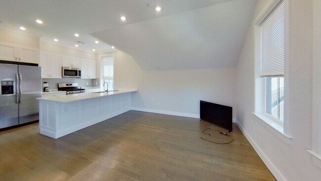 Photo - 79 Linden St Unit 4