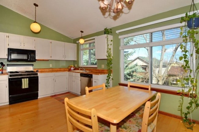 Photo - Fantastic 4BR, 3.5BA! Deck, FP, great yard, location!! (Regal)