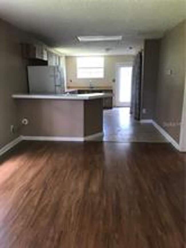 Photo - Country living charmer!