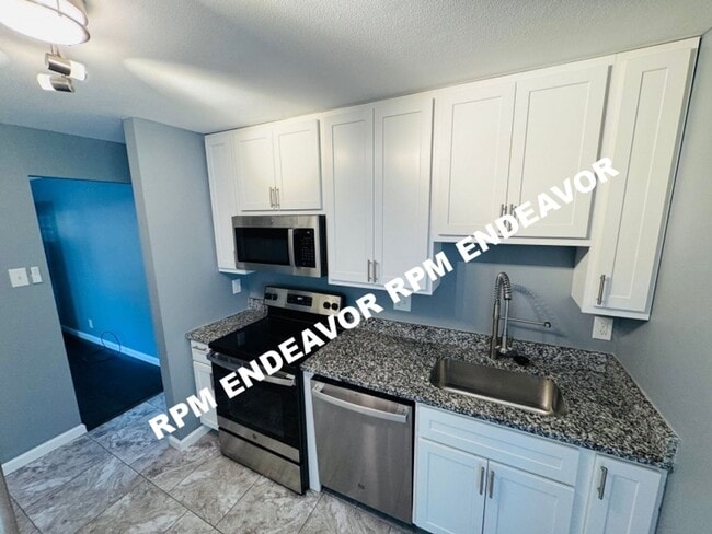 Building Photo - "Charming 4-Bedroom Haven with Sunroom, Ha...