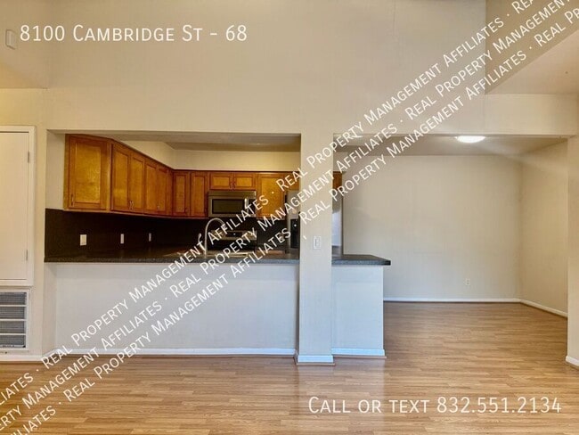 Photo - 8100 Cambridge St