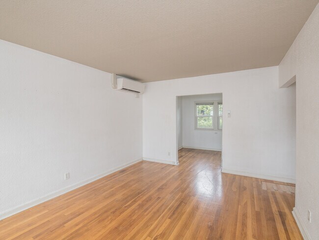 Photo - 919 NE Alberta St