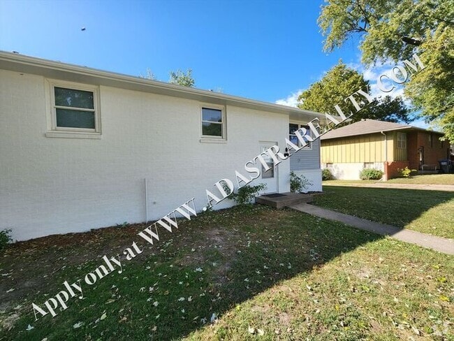 Building Photo - Nice Updated 2 Bed 1.5 Bath Duplex in Base... Rental