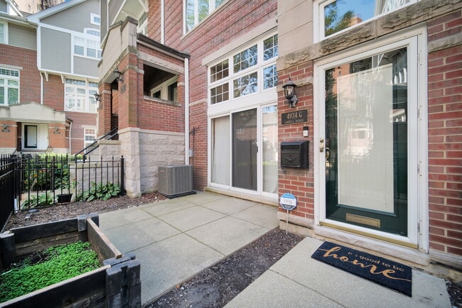 Photo - 4934 S Cornell Ave