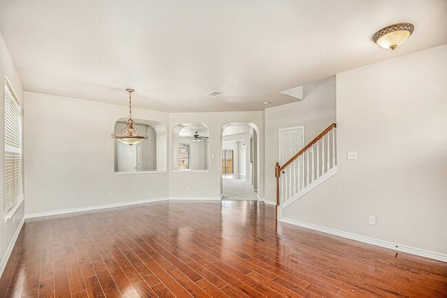 Photo - 605 Port Royale Way