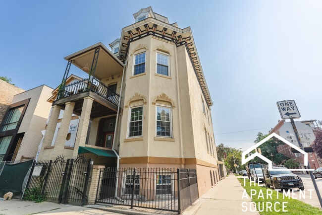 Photo - 1759 W Superior St Unit 2