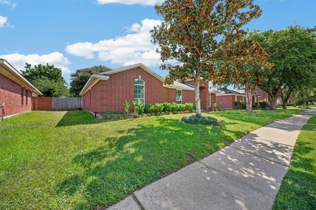 Photo - 15307 Flemington Ave