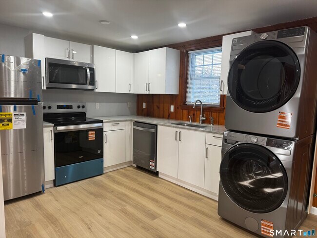 Photo - 352 Hotchkiss Rd