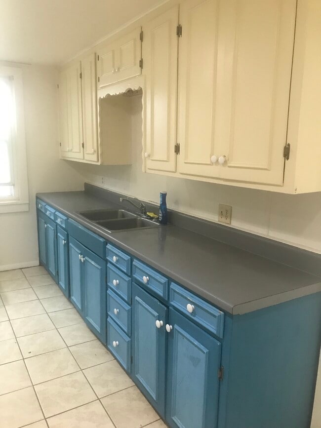 Photo - 517 W State St