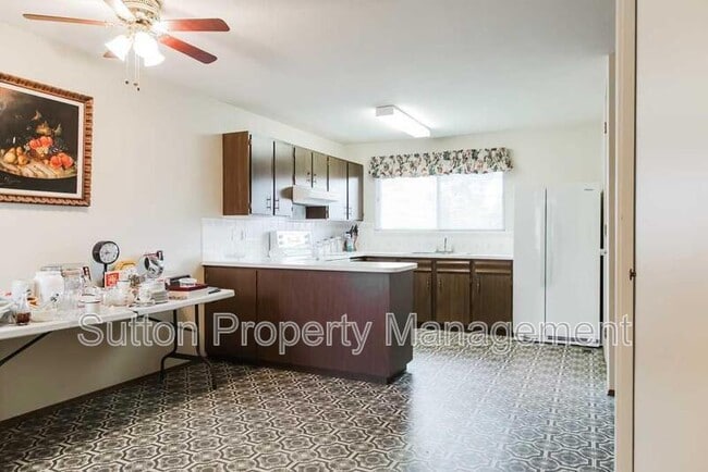 Photo - 9836-9881 AvenueKey 32