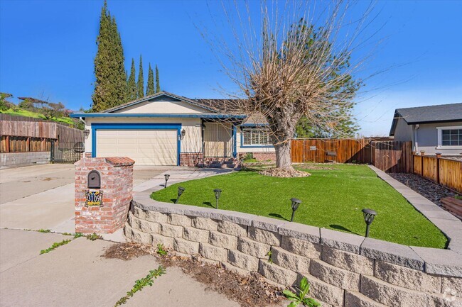 Building Photo - Freshly Renovated Single-Family Home for Rent