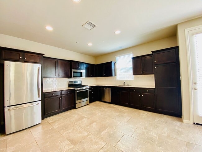 Photo - $2,195 DeWolf & Barstow, 3 Bedroom - Joy Dr, Clovis / Community Pool