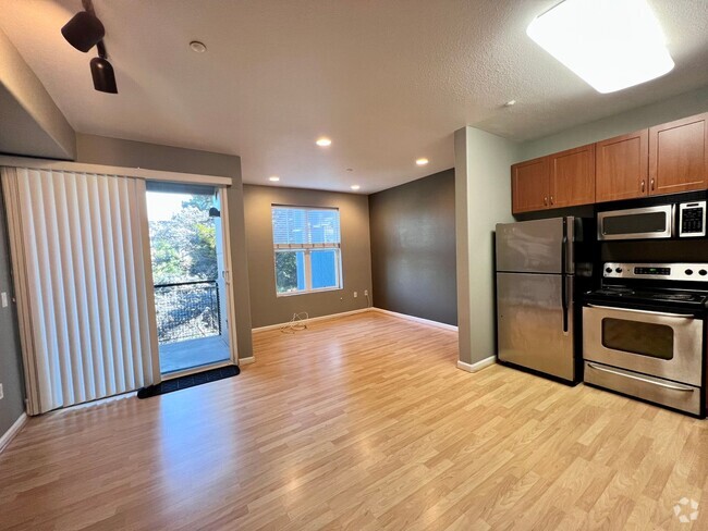 Building Photo - 1 bedroom 1 bath in a fantastic location i... Unit 4307 Rental