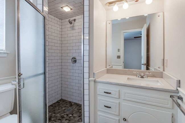 Photo - Rennovated 3/2 in Surrey Hills