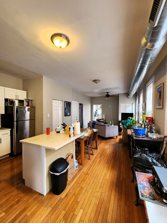 Photo - 973 W 19th St Unit 3