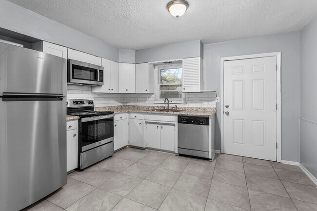 Photo - 9104 Richards Dr