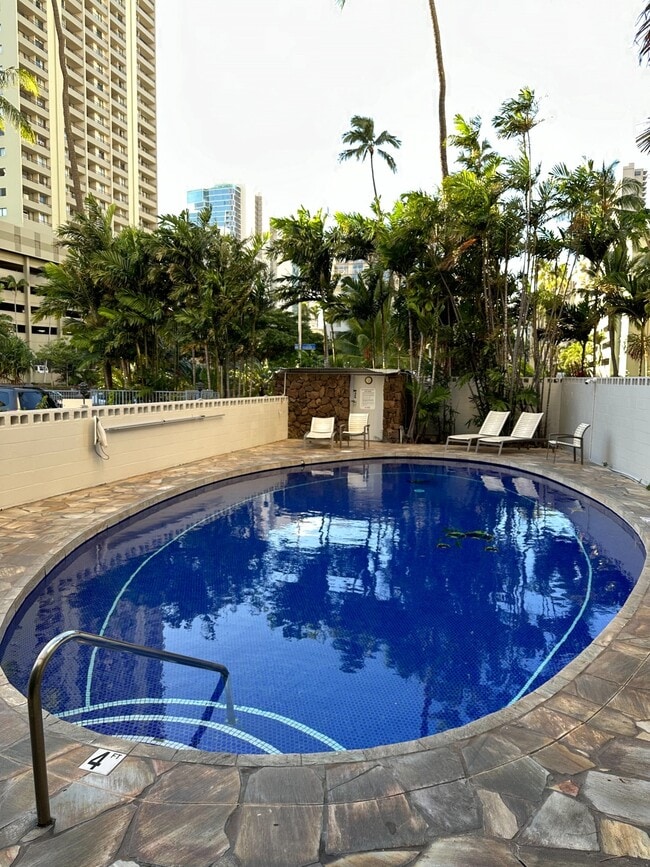 swimming pool - 435 Seaside Ave Unit 703