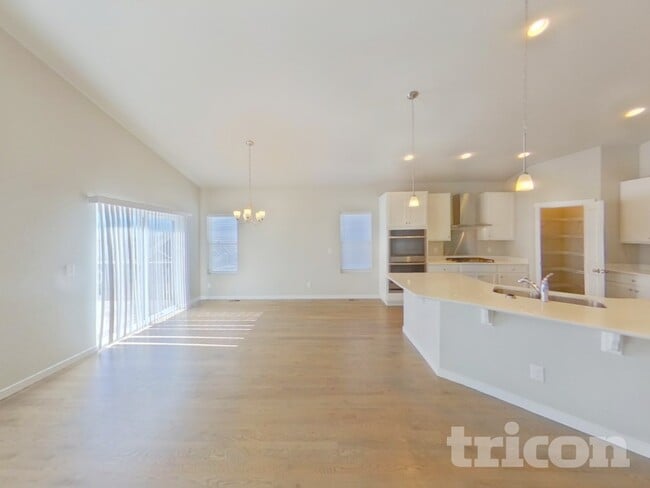 Photo - 1638 Derbyshire St