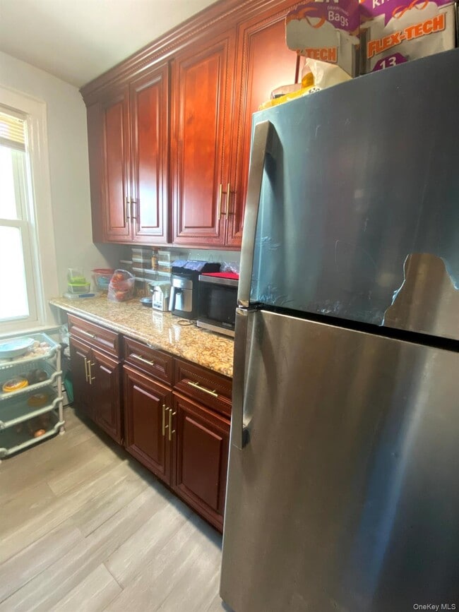 Photo - 107-02 Pinegrove St