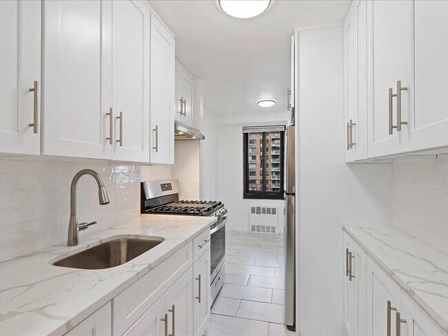 Photo - 185 Hall St