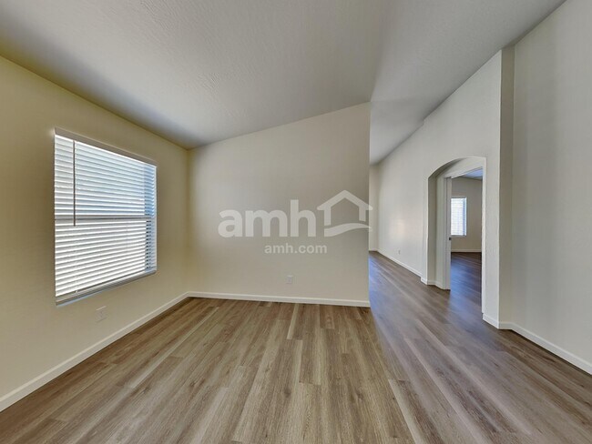 Photo - 9702 E Butte St