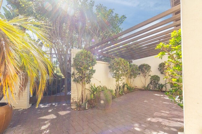Photo - 4 Bedroom / 3 Bathroom Home With Panoramic...