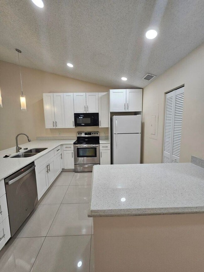 480 Hardwood Pl