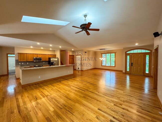 Building Photo - Lake Monticello 4Bed/3Bath Rental