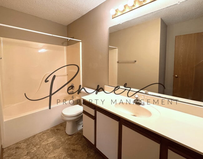 Photo - 132 N Crest Dr