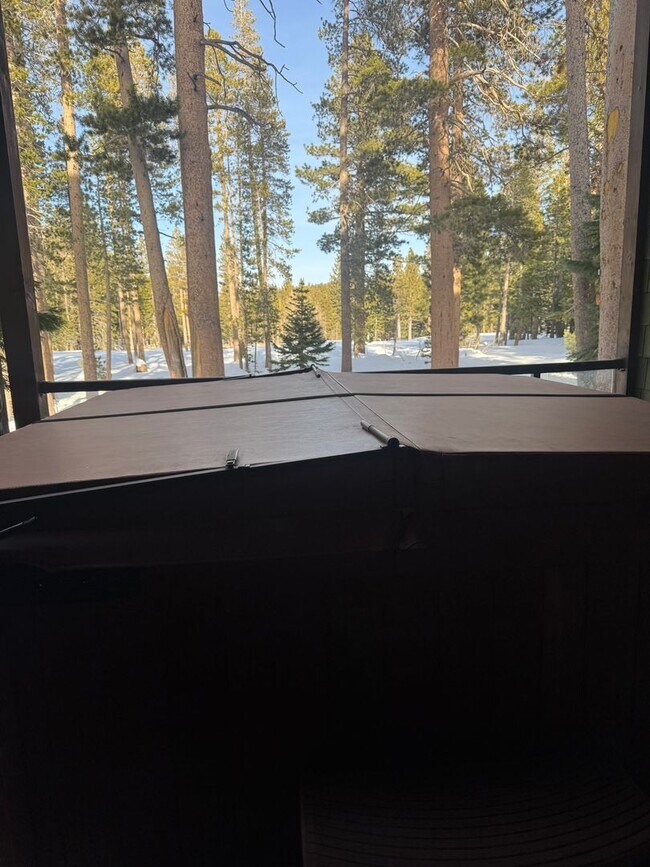 Photo - Luxury Fully Furnished 4BD/4BA Mountain Retreat with Hot Tub & Garage – Woodwinds #34, Mammoth Lakes