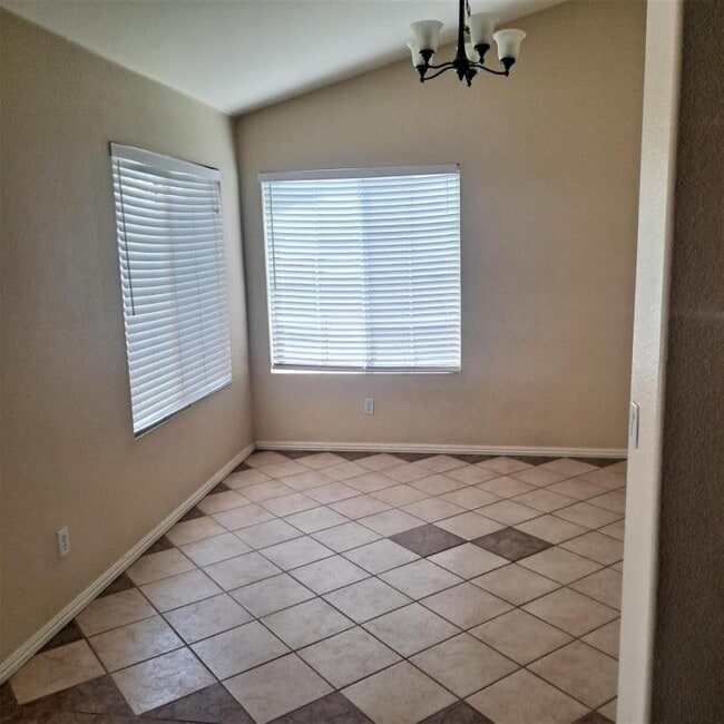 1260 Ave Rosa Mundi