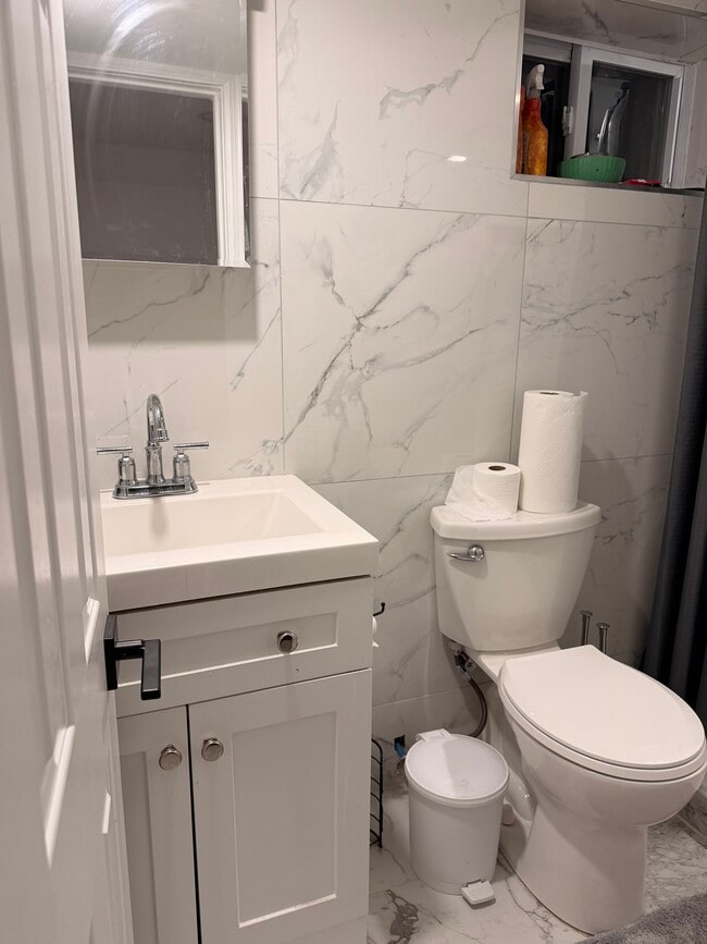 Photo - 690 Southern Pky Unidad L1